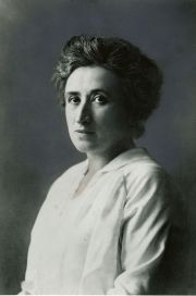 Rosa Luxemburgo em 1907, ano em que começou a lecionar na escola de quadros do SPD